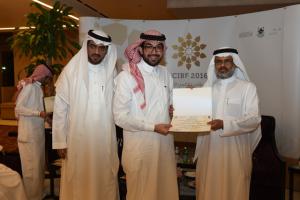 UQU Vice President for Postgraduate Studies Honors Participants in the Islamic Finance and Banking Conference